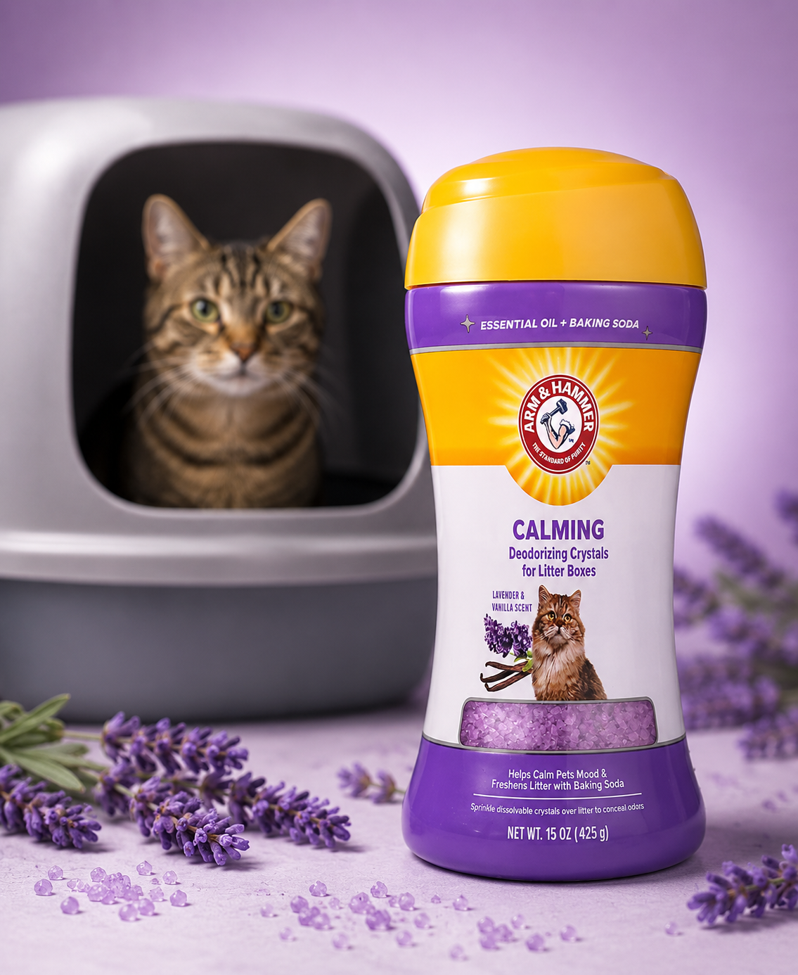 Gato junto a cristales desodorizantes Arm & Hammer Calming Lavender & Vanilla — hogar sin olores