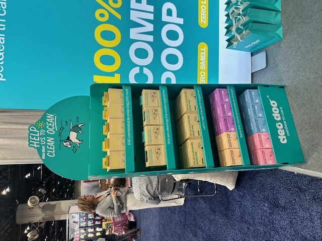 Exhibidor PDQ con las líneas Compostable, Ocean, Green y Sakura de DeoDoo
